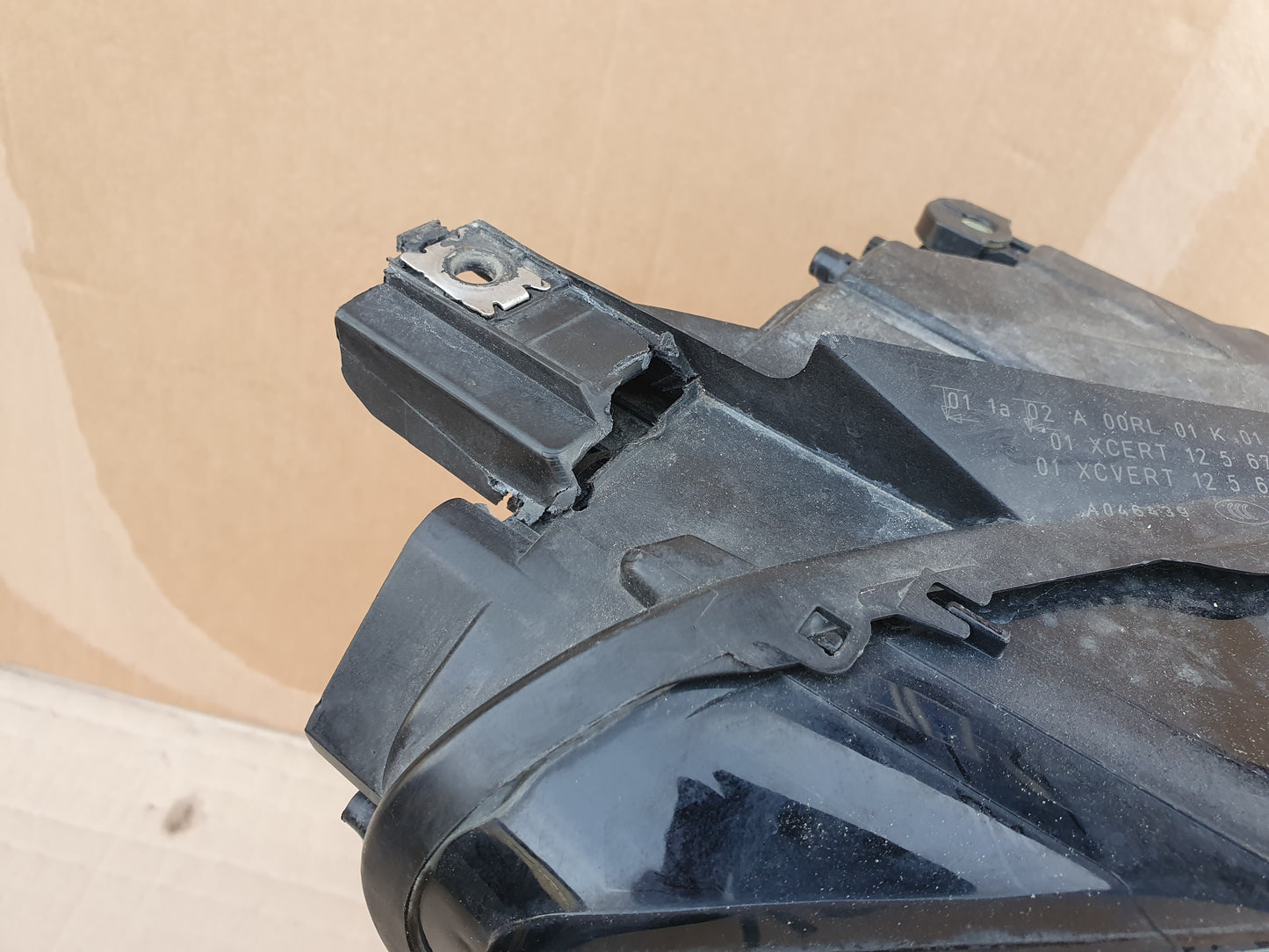 Žaromet sprednji Desni xsenon -GOLF 7 -POŠKODOVAN