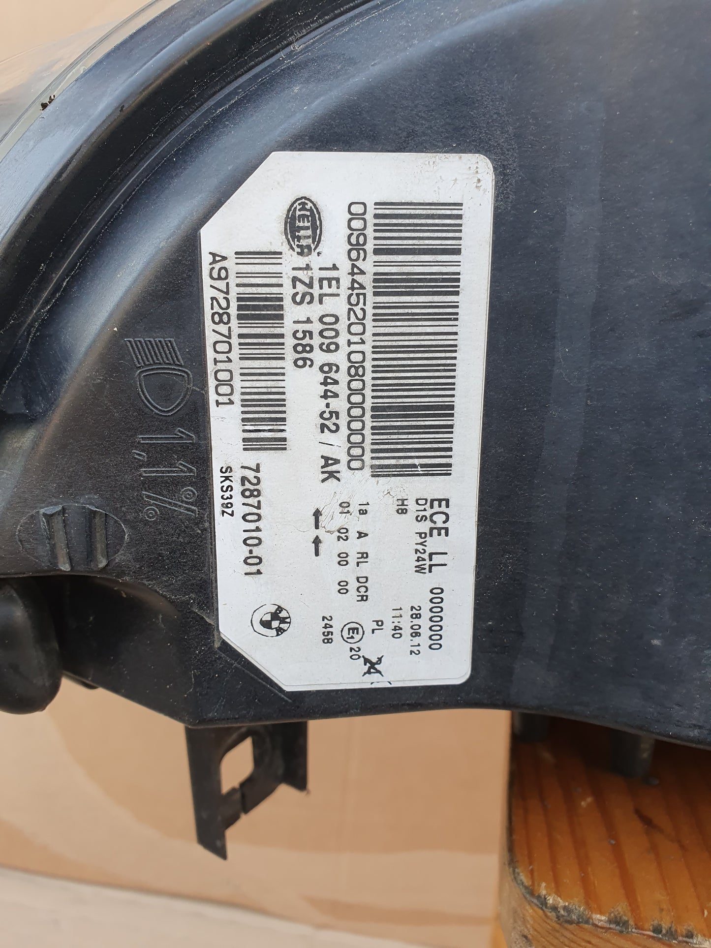 Žaromet xsenon spredaj desno-BMW X6- E70 -POŠKODOVAN-