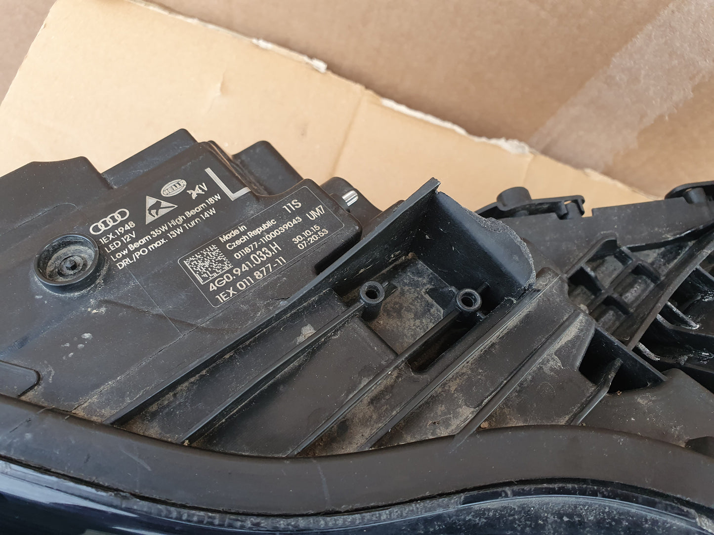 Žaromet spredaj levo -LED- AUDI A6- c7 -POŠKODOVAN-