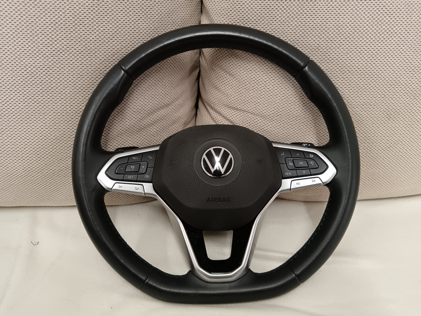 Volan VW F1 2018+ komplet z airbagom