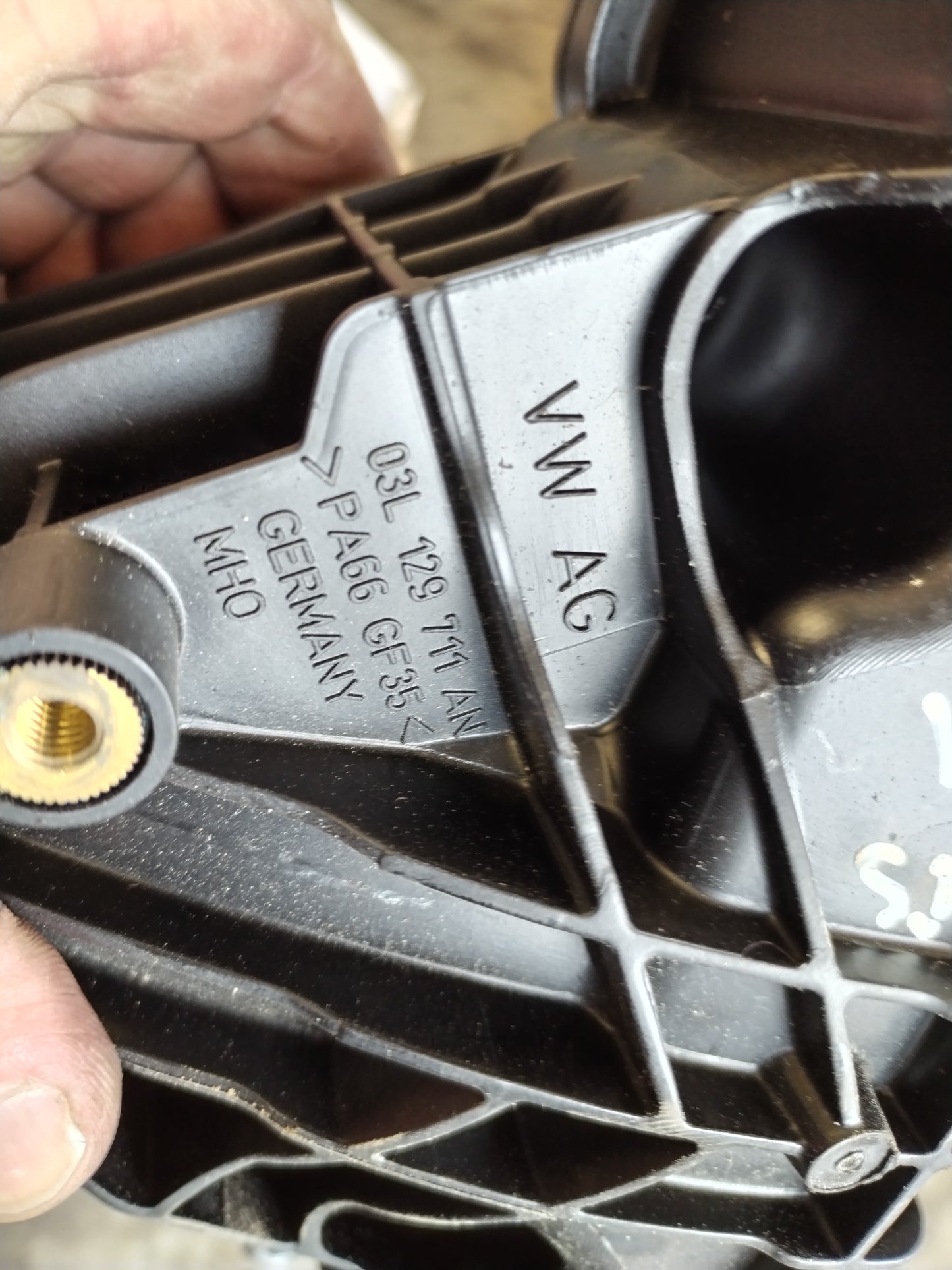 Sesalni kolektor - 2.0 Tdi - VW SEAT SKODA AUDI