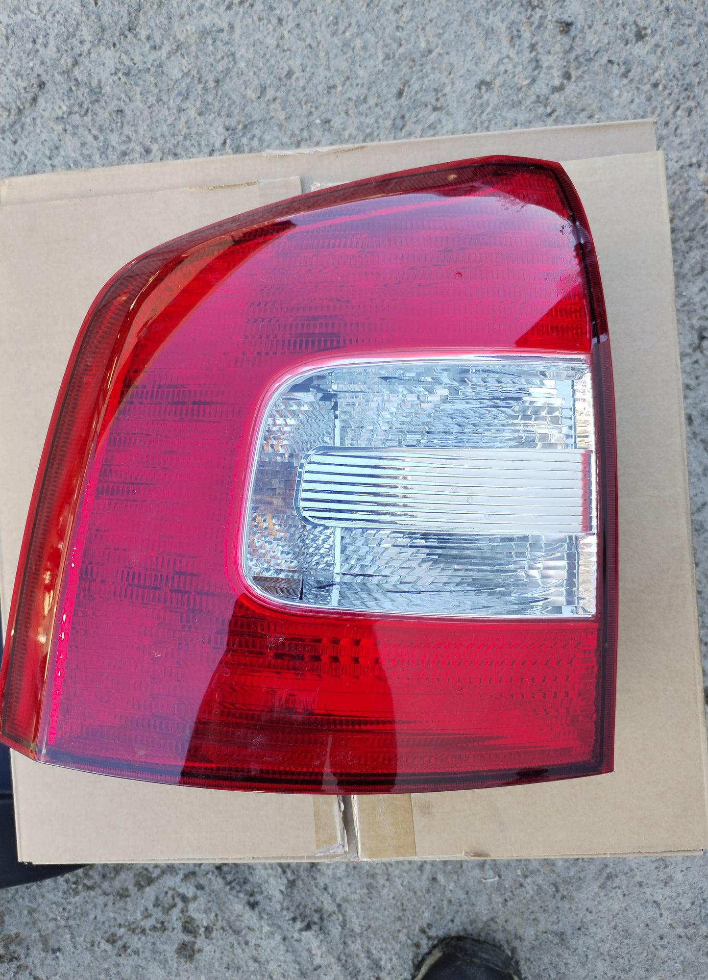 Žaromet zadnji - Škoda octavia II Kombi