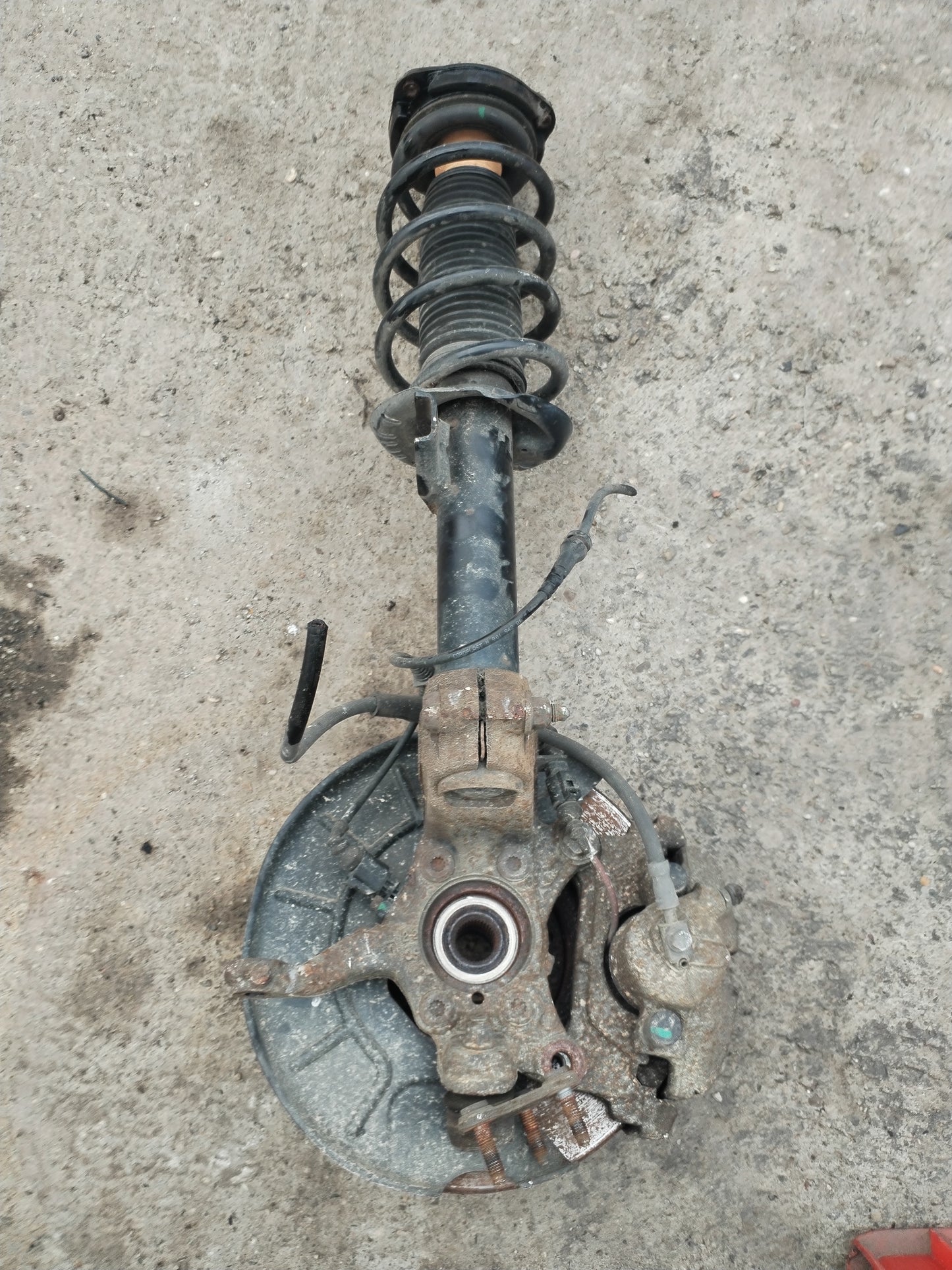 Premnik spredaj levo -VW SCIROCCO