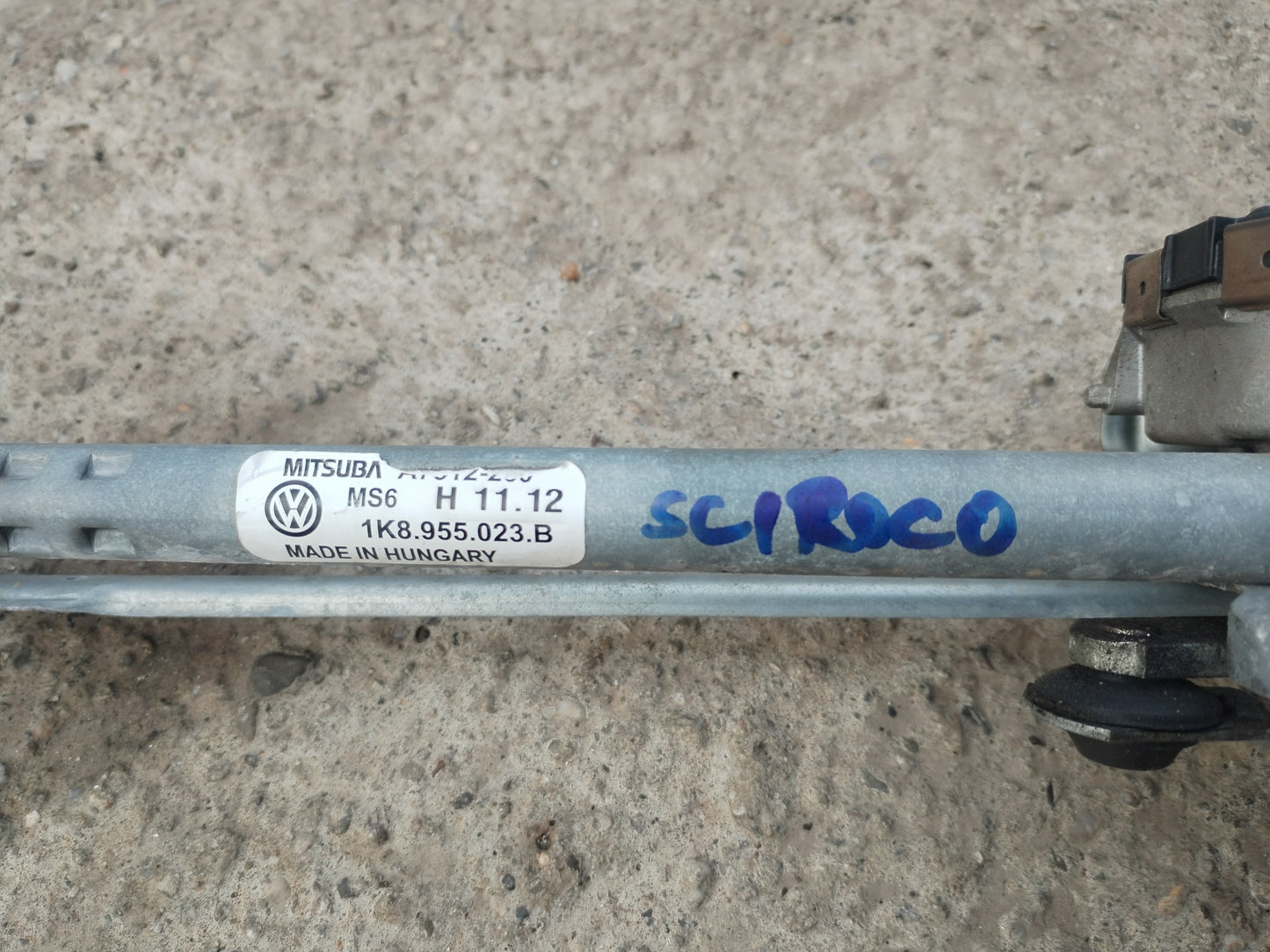 Vodilo brisalcev -VW SCIROCCO