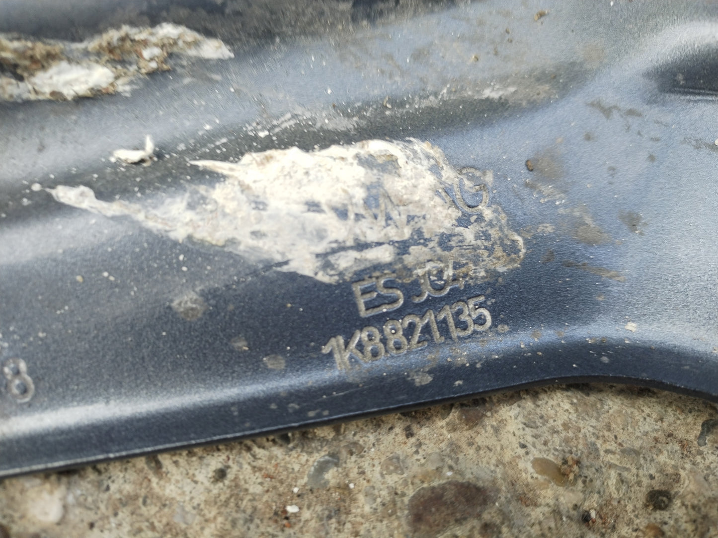 Nosilec blatnika levo -VW SCIROOCO