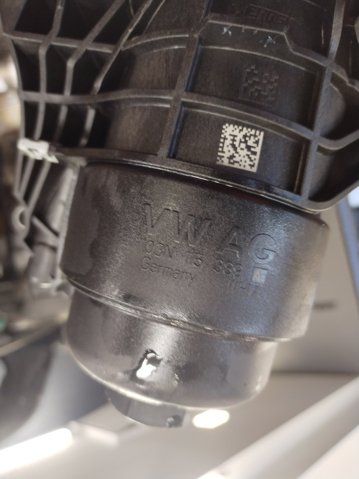 Ohišje filtra olja -VW-SEAT-ŠKODA-AUDI-