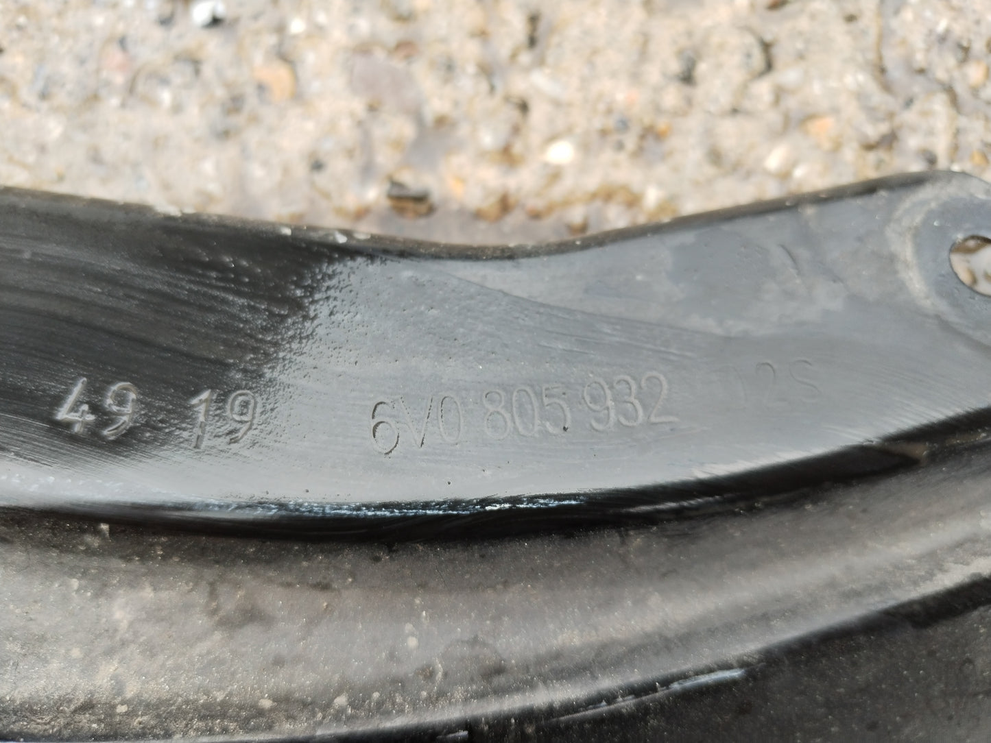 Nosilec žarometa desno -ŠKODA FABIA III