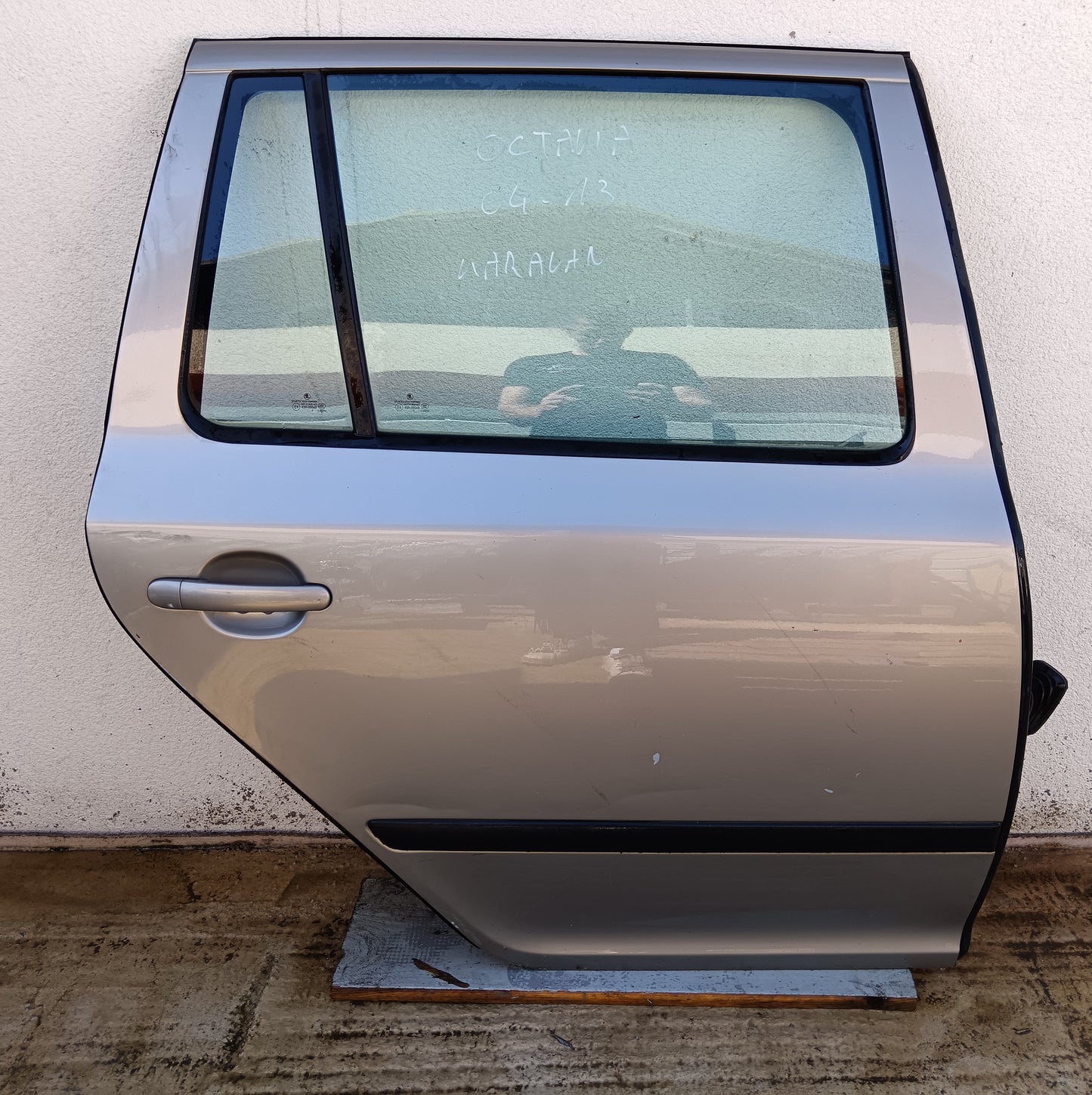 Vrata zadnja desna ŠKODA OCTAVIA II
