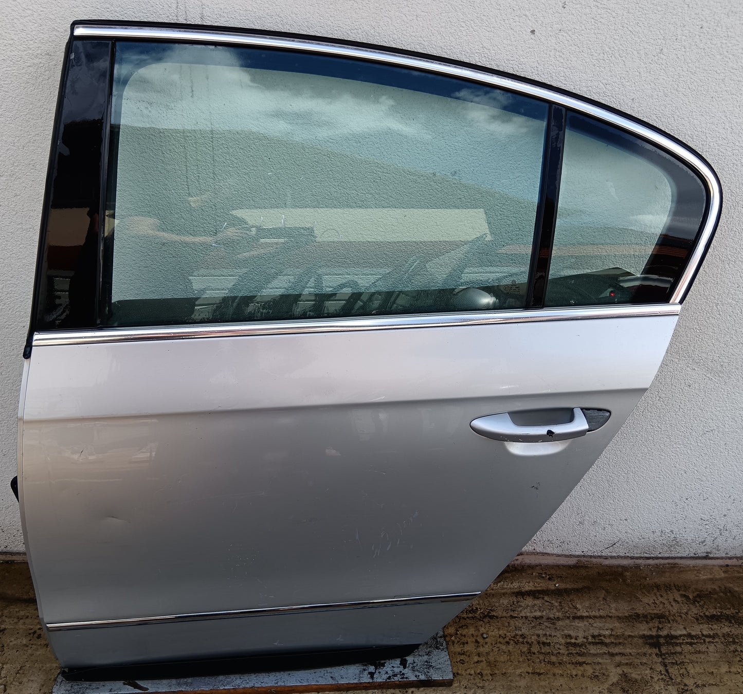 Rear left door -VW PASSAT- b6 Limo