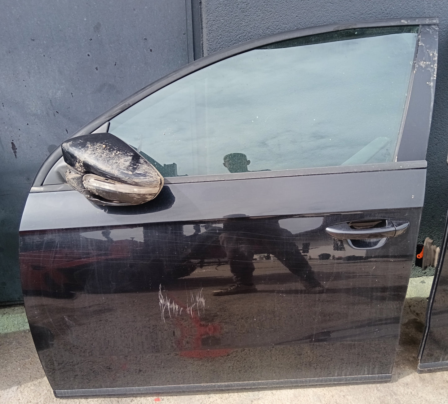 Door front left VW PASSAT B7 11-15