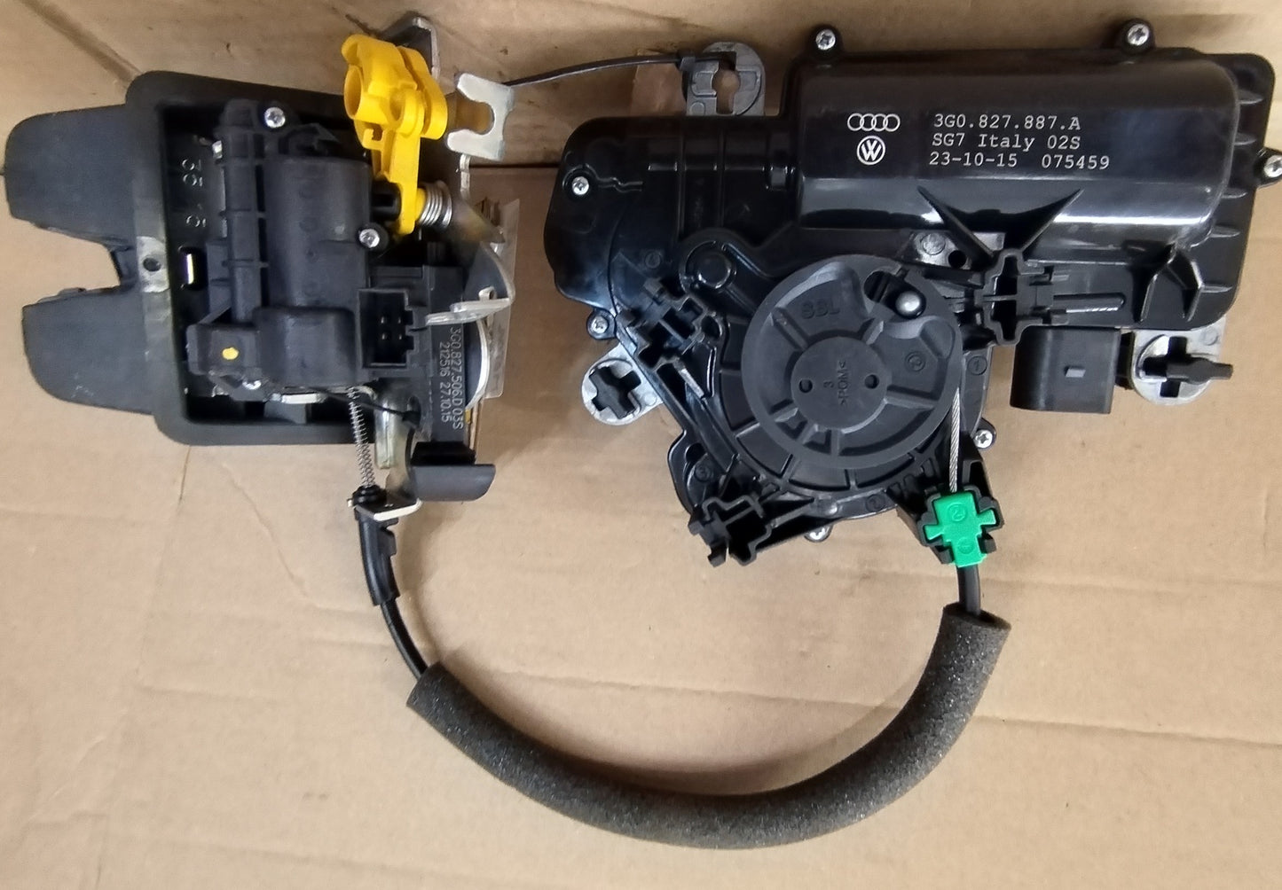 Motorček prtljažnika PASSAT B8 -VAG