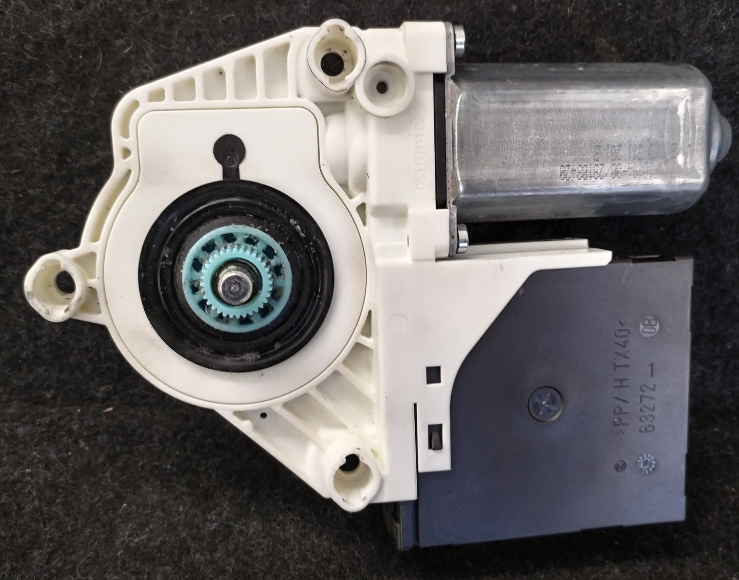 Motorček pomika stekel desno VW SCIROCCO