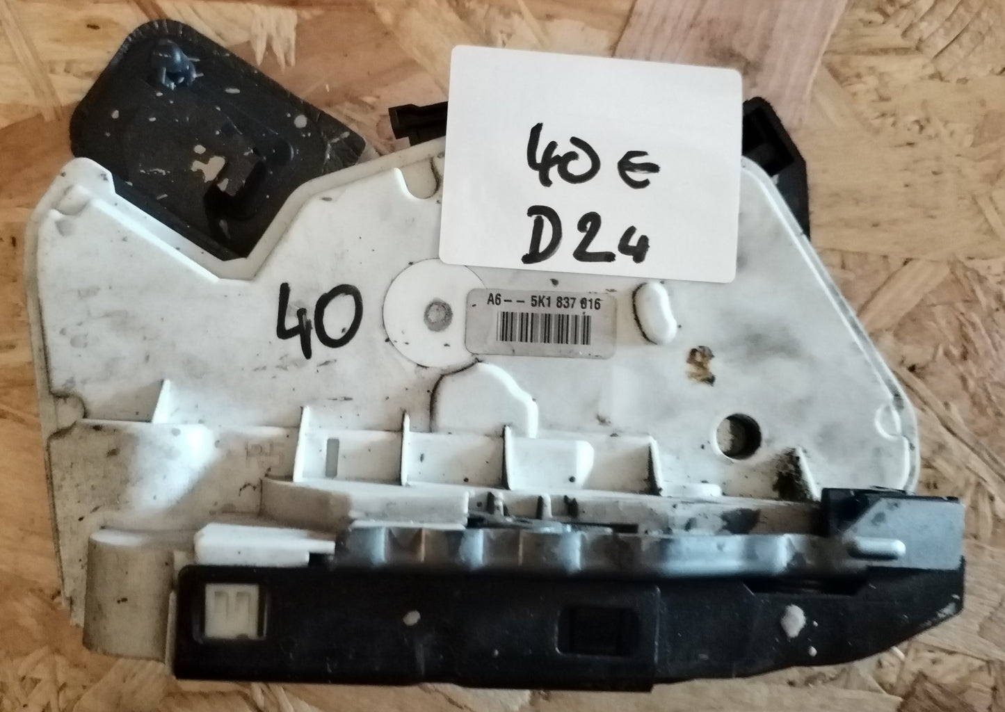 Zaklep vrat sp. desno VW GOLF VI