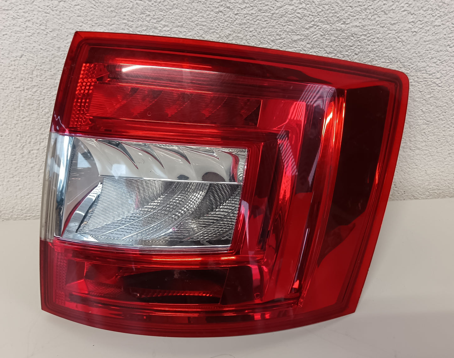 Žaromet zadnji desni ŠKODA OCTAVIA III 13-20 karavan