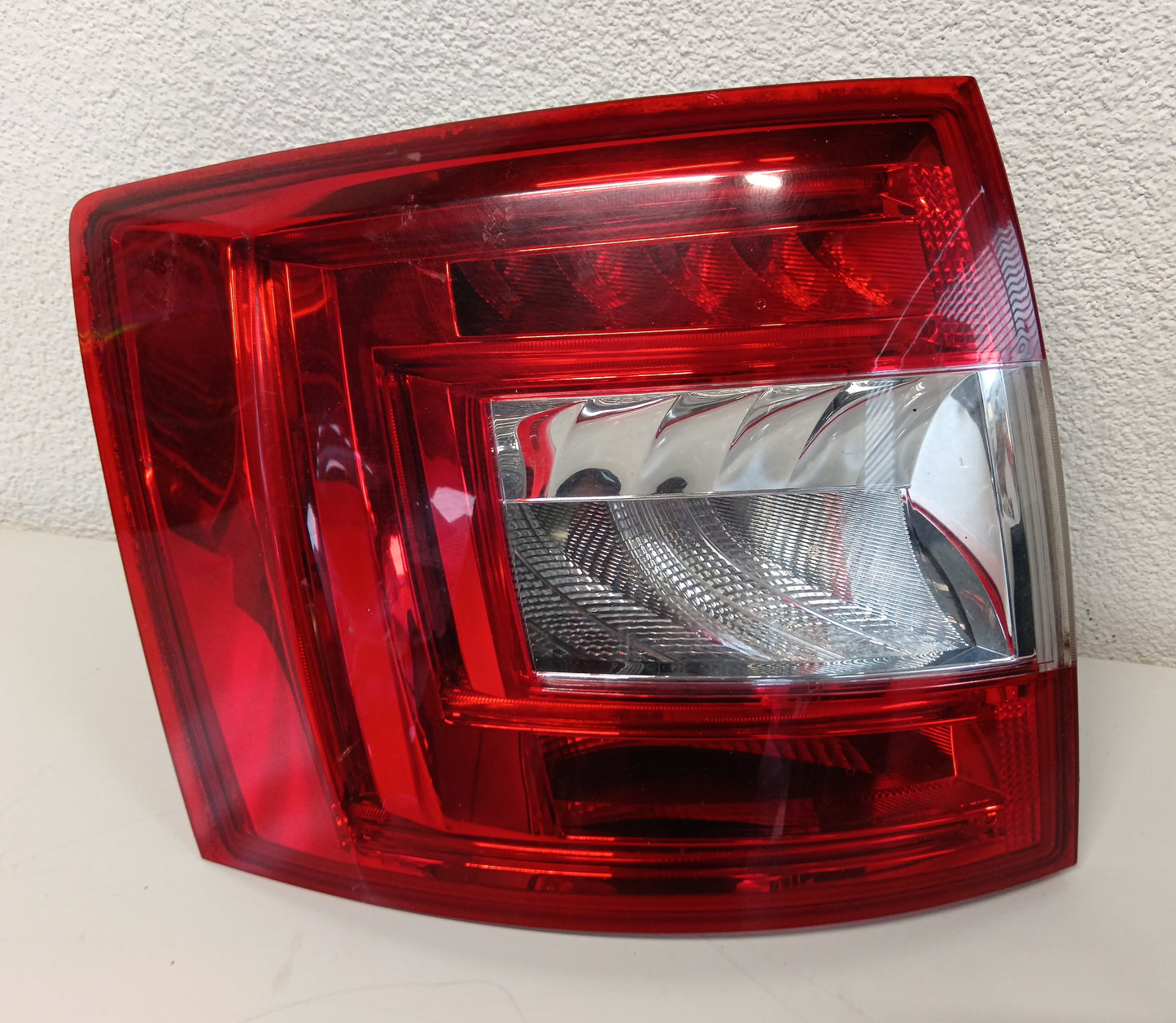 Žaromet zadnji levi ŠKODA OCTAVIA III 13-20 karavan