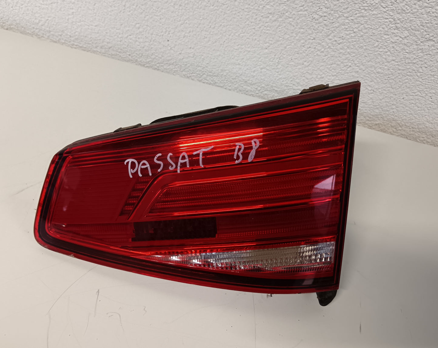 VW PASSAT B8 KARAVAN ZADNJI DESNI ŽAROMET