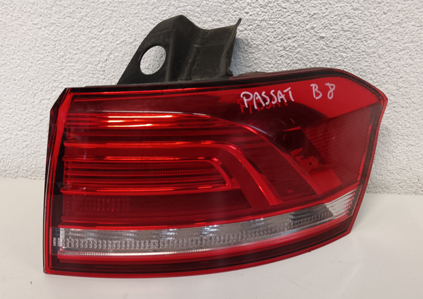 Žaromet zadnji desni VW PASSAT B8