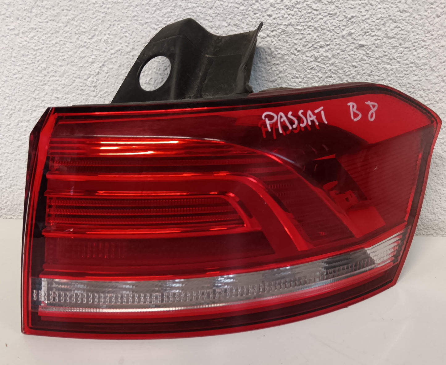 PASSAT KARAVAN B8 ZADNJA LUČ