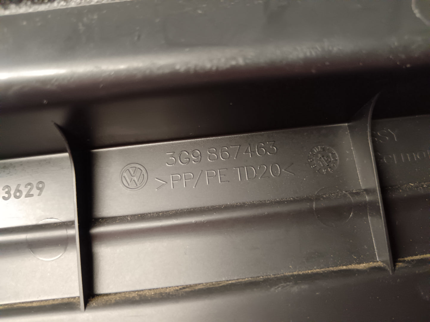 PASSAT B8 OBLOGA PRTLJAŽNIKA ZADNJI KARAVAN 3G9867463 LEVO