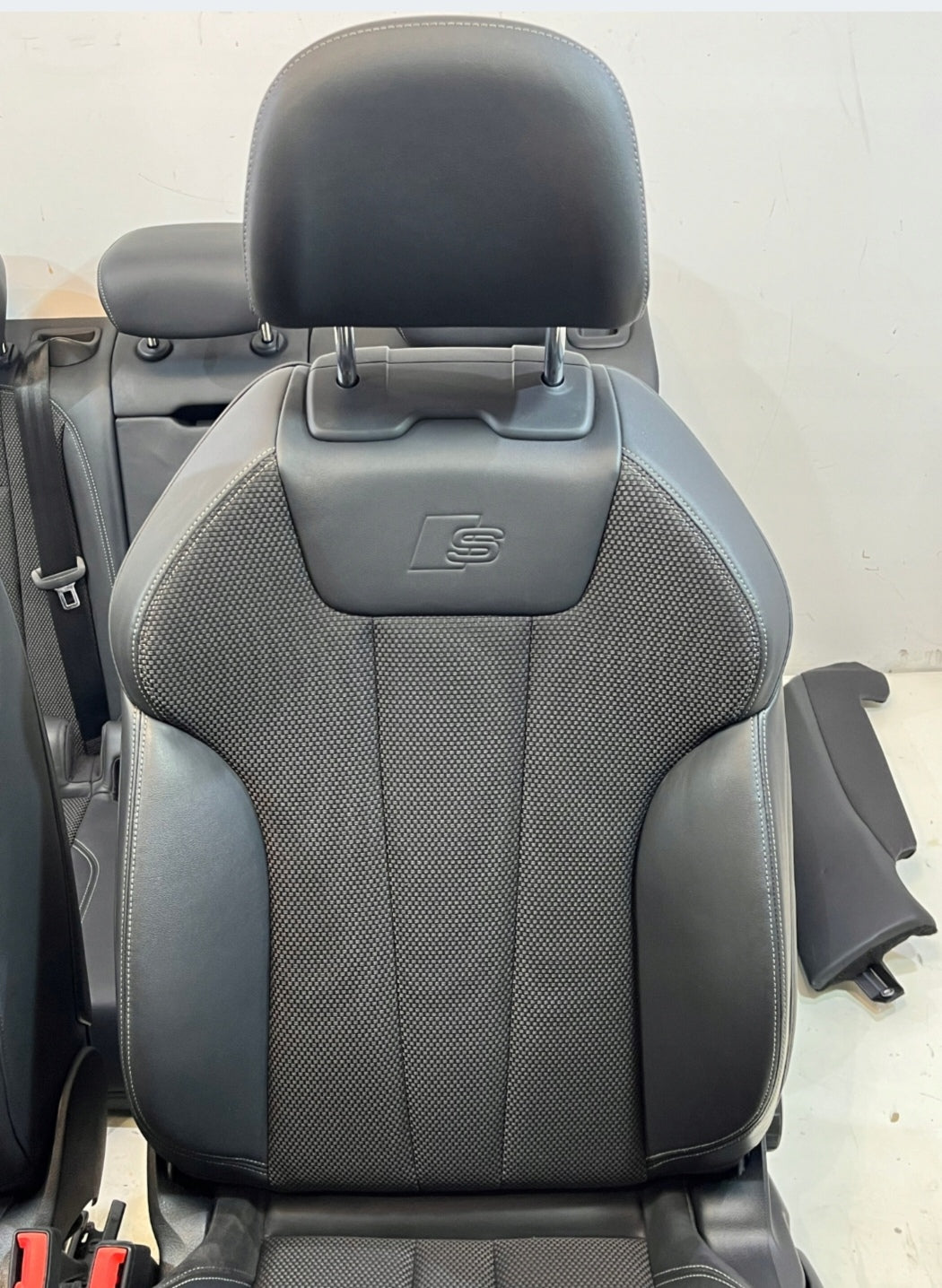 Sedeži komplet AUDI A4 b9 avant 15-24