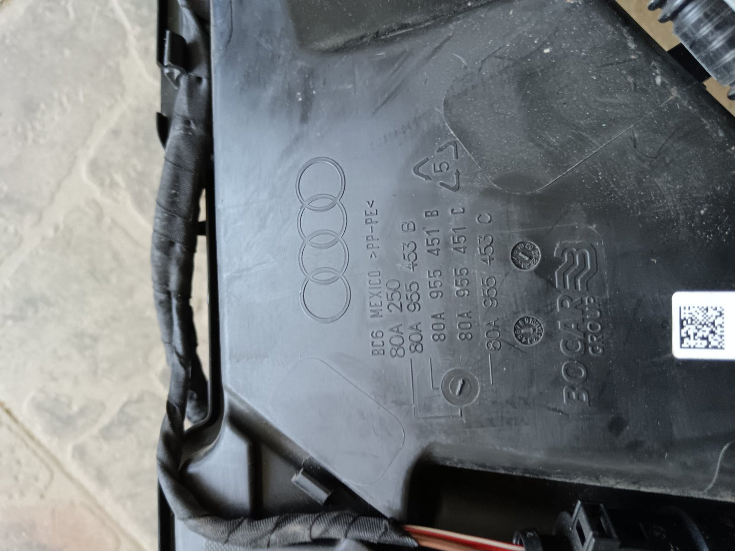 Posoda za pranje stekla AUDI Q5 80A