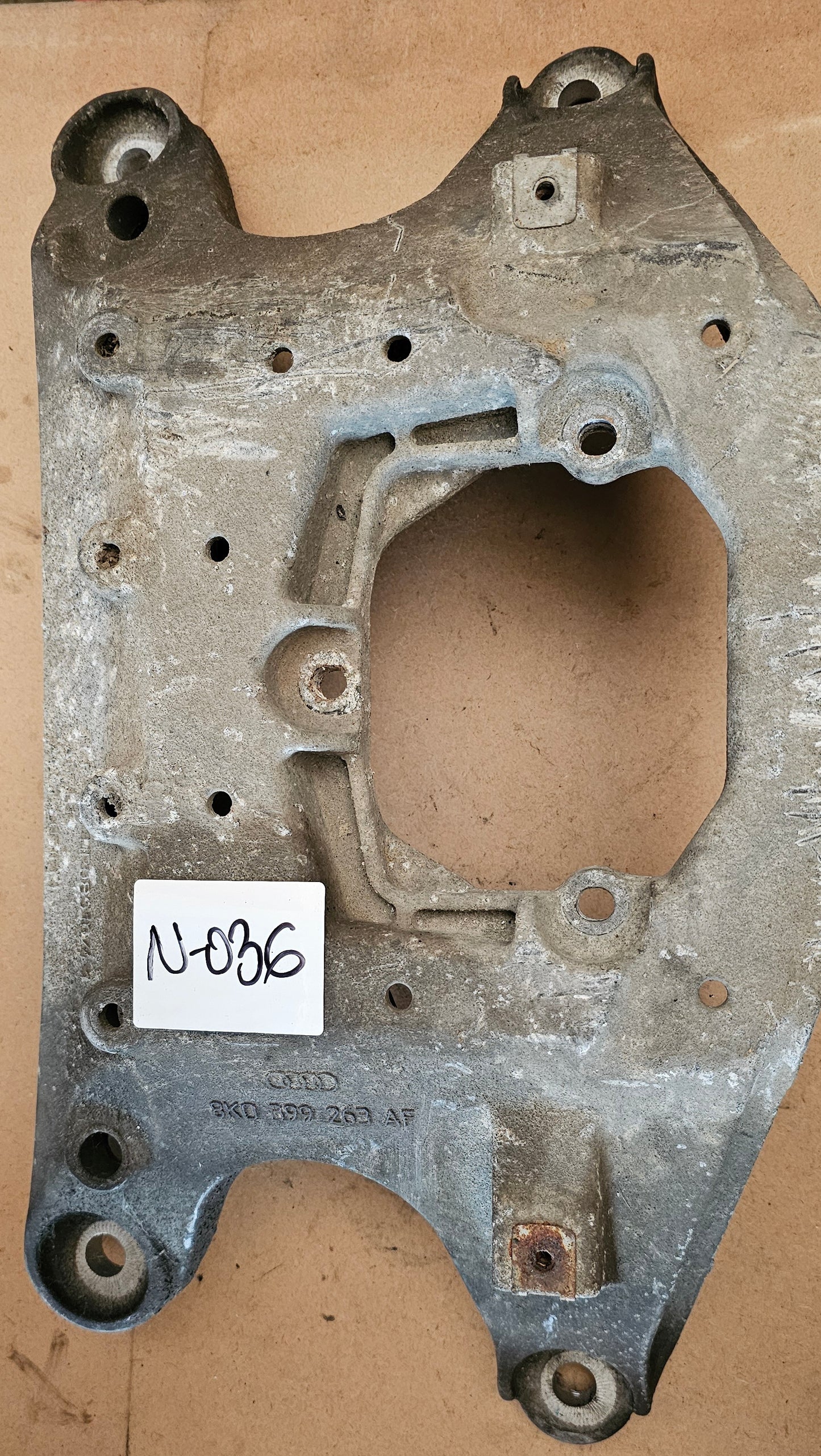 Nosilec menjalnika-Audi