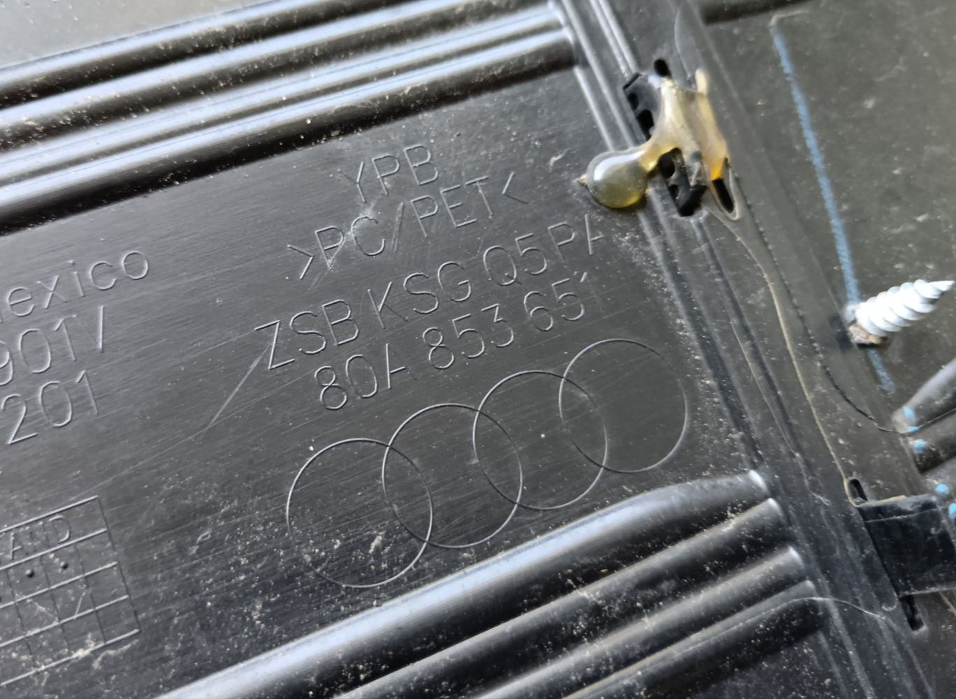 Maska AUDI Q5 80A Lift Poškodovana