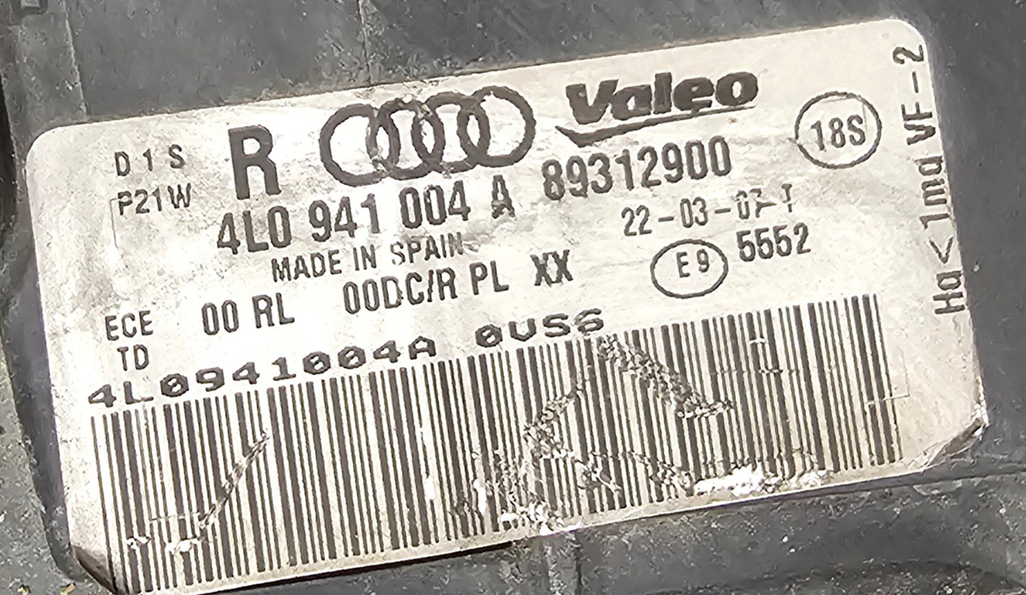 Žaromet sprednji desni-Audi Q7 Xenon