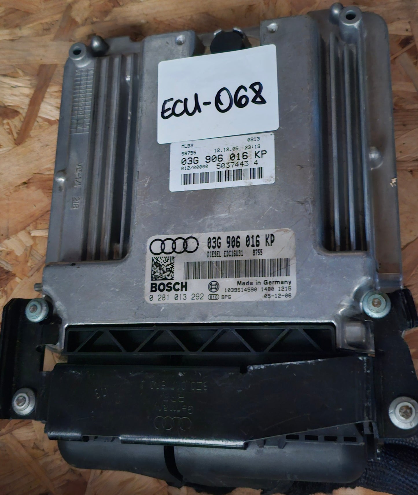 Motorni računalnik Audi