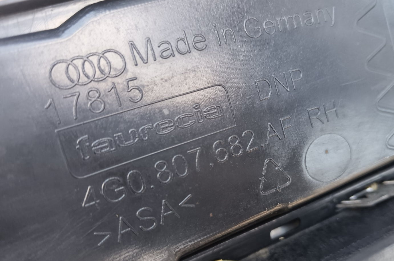 Rešetka odbijača AUDI A6 c7 Lift S-Line Desno 15-18