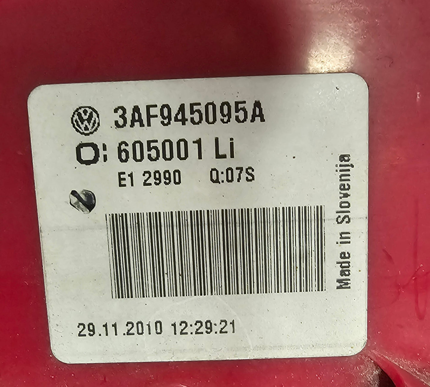 Žaromet zadnji levi VW Passat B7