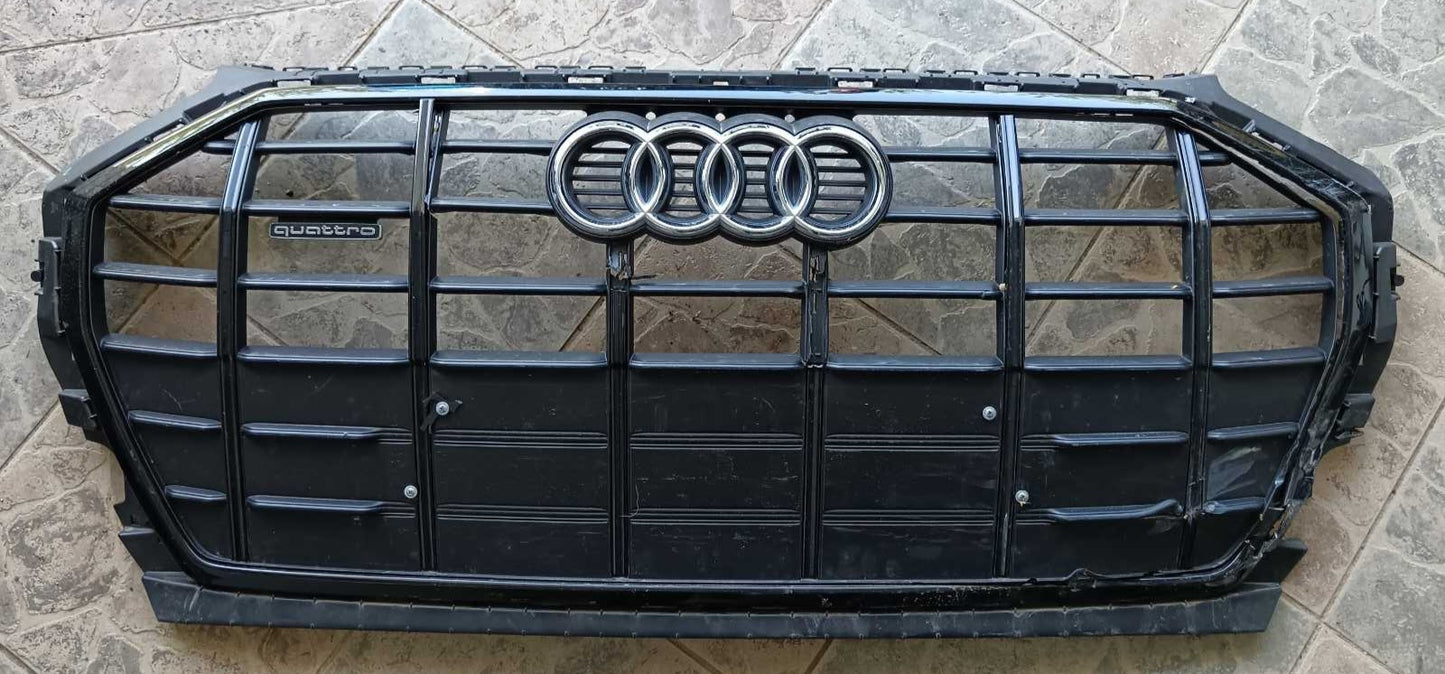 Maska AUDI Q5 80A Lift Poškodovana