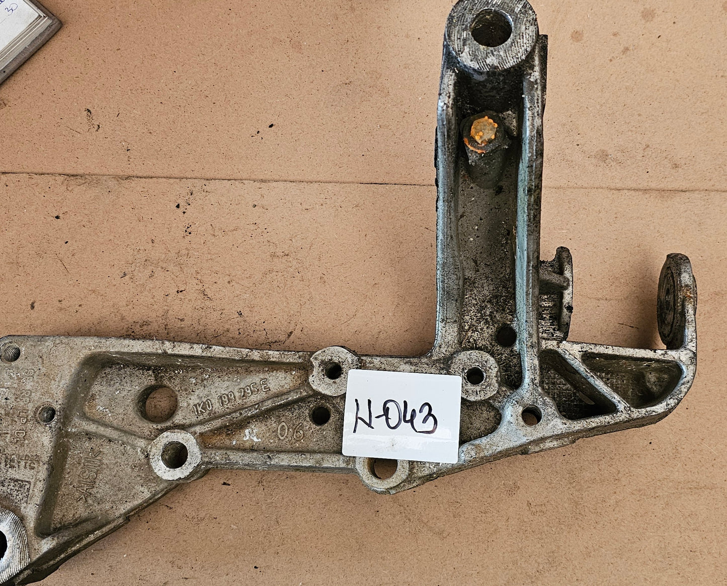 Nosilec roke- VW,SEAT,ŠKODA,AUDI