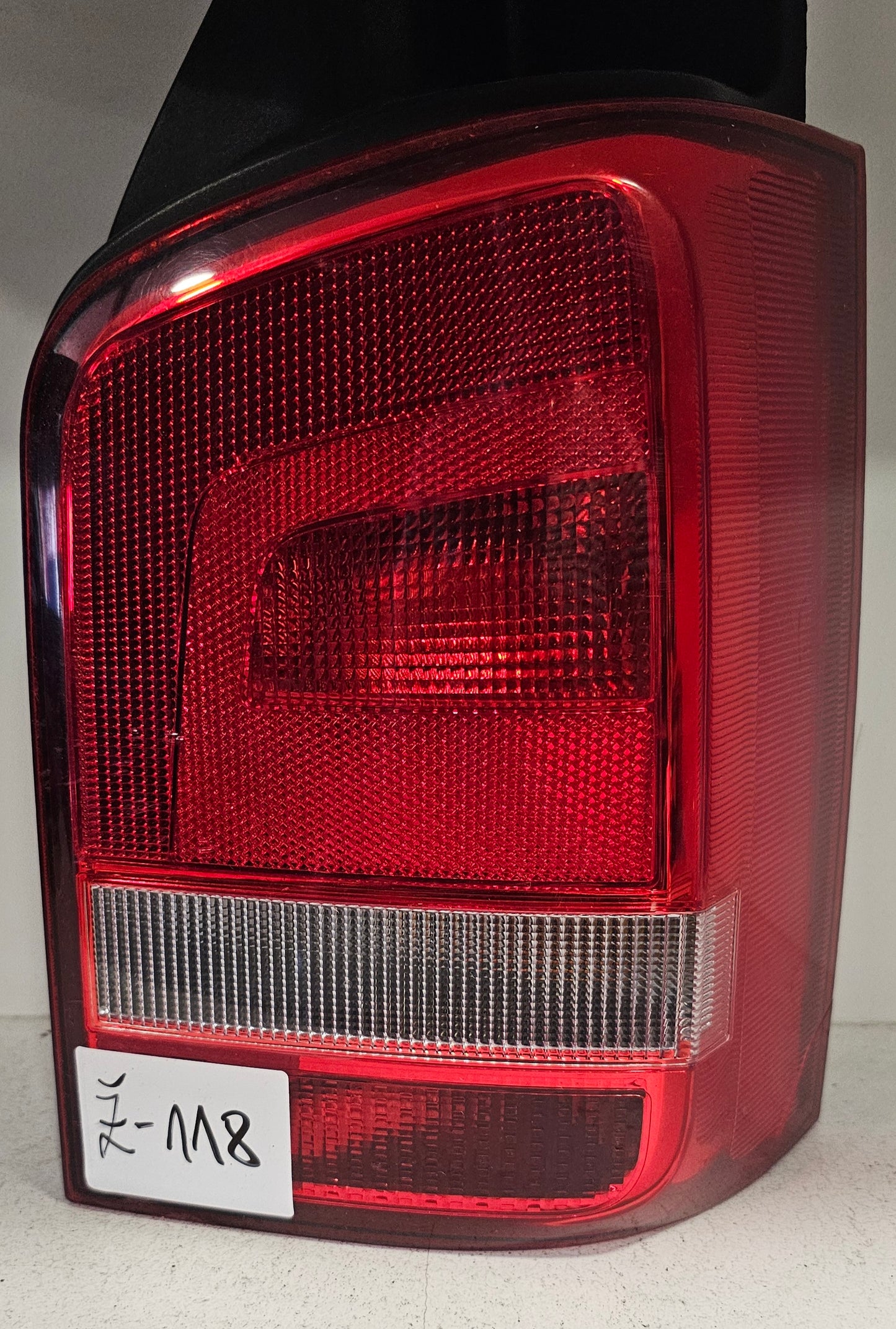 Žaromet zadnji desni VW T5