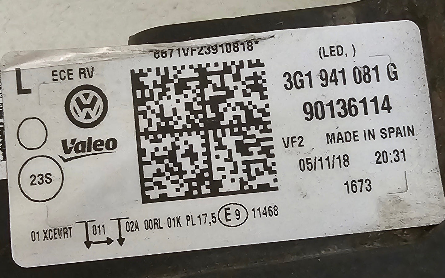 Žaromet sprednji levi-VW Passat B8 Led (poškodovano)