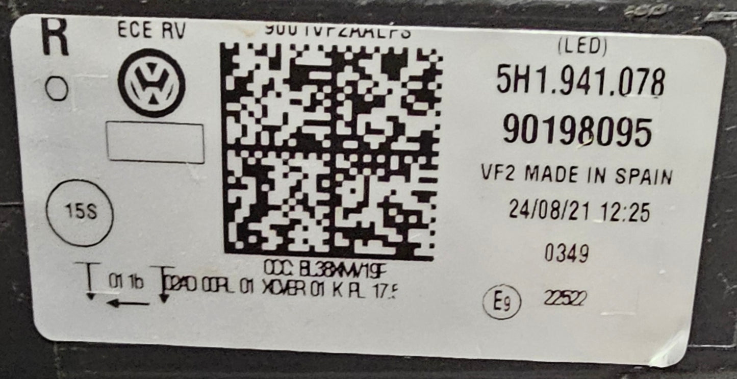 Žaromet sprednji desni-VW Golf 8