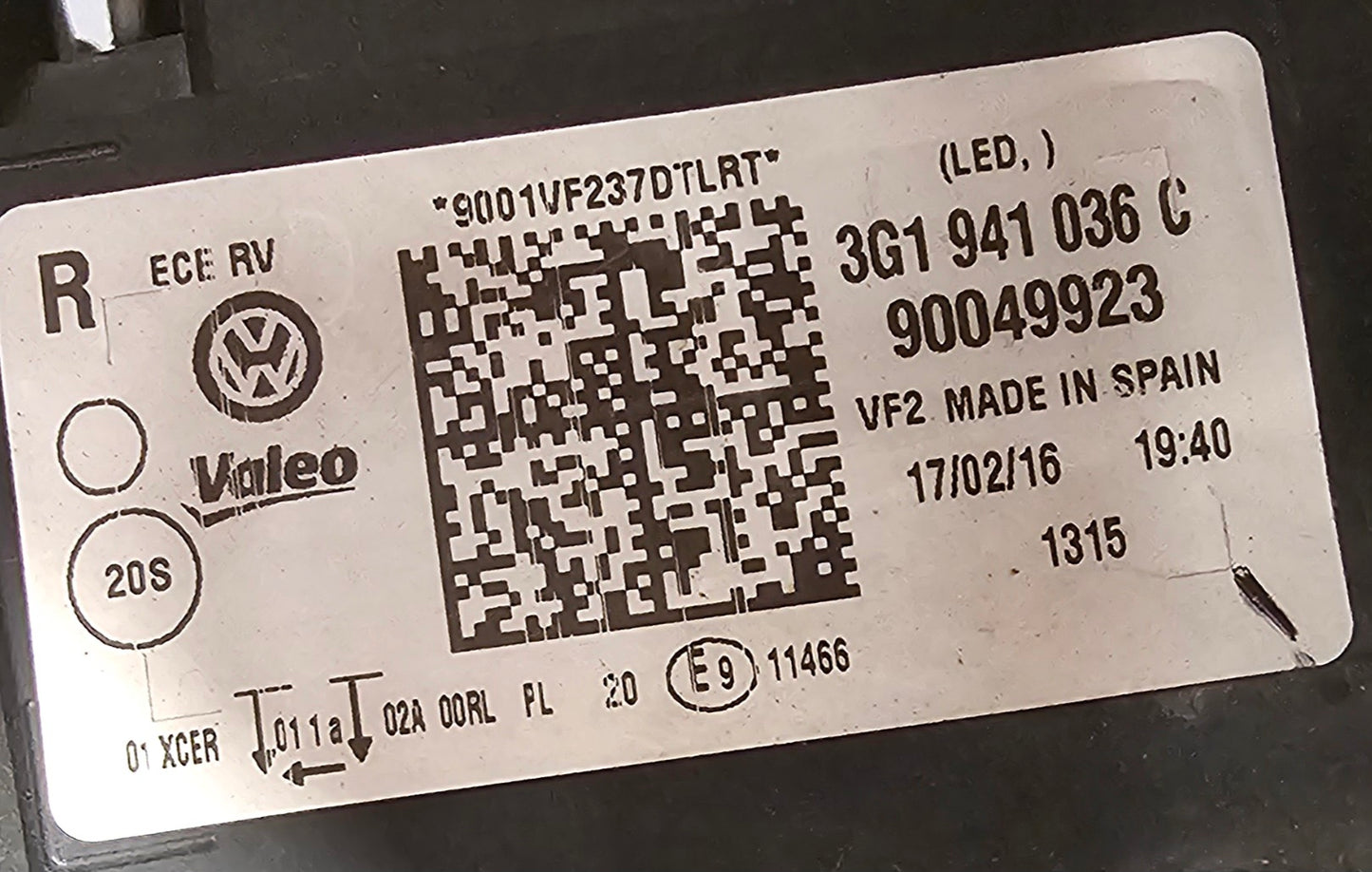 Žaromet sprednji desni-VW Passat B8