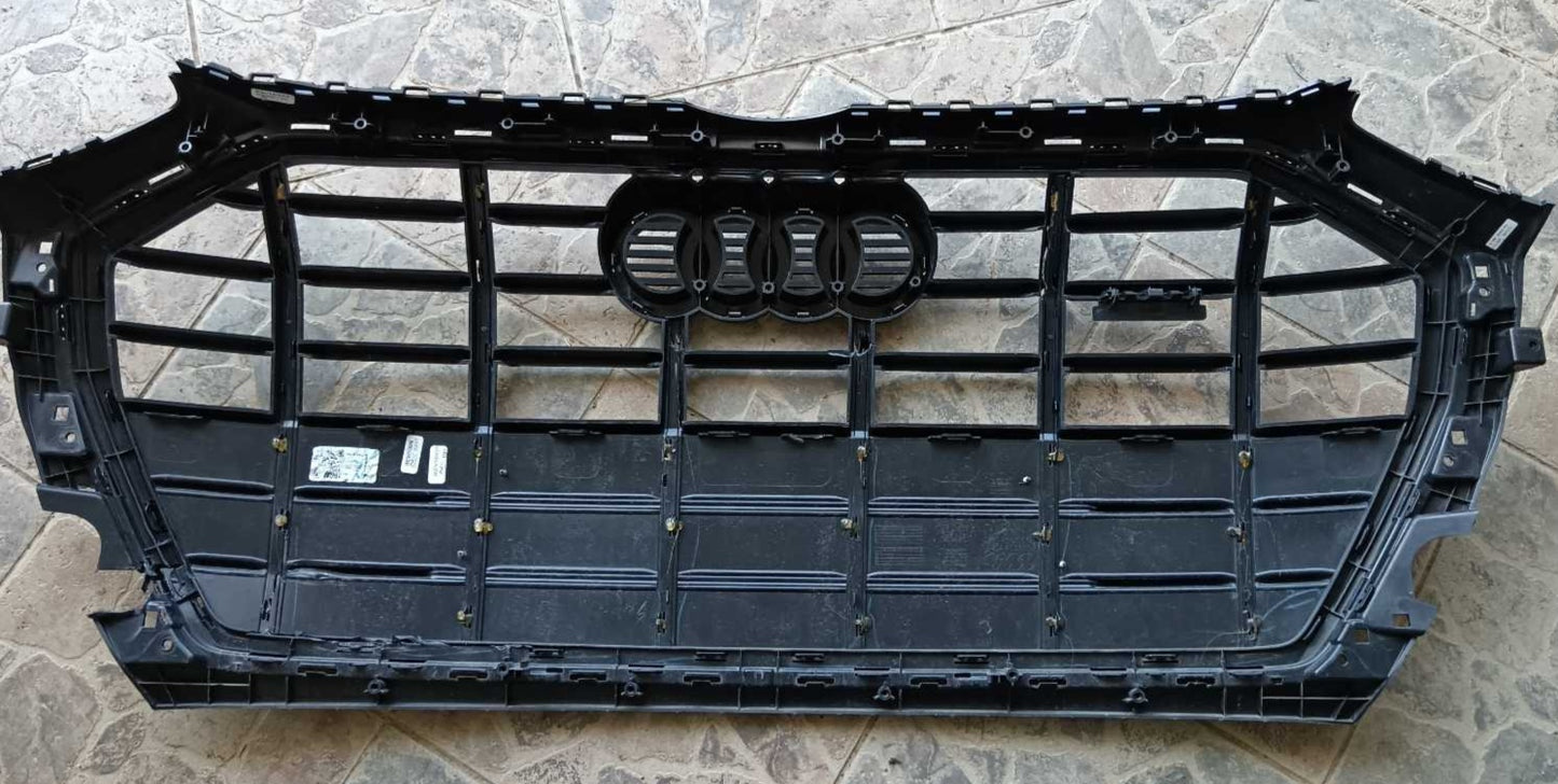 Maska AUDI Q5 80A Lift Poškodovana