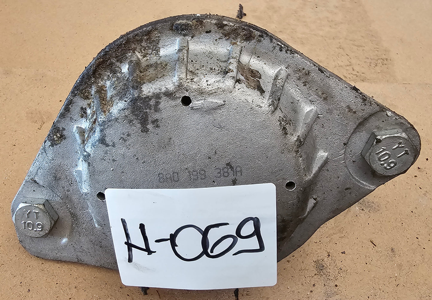 Nosilec motorja-Audi