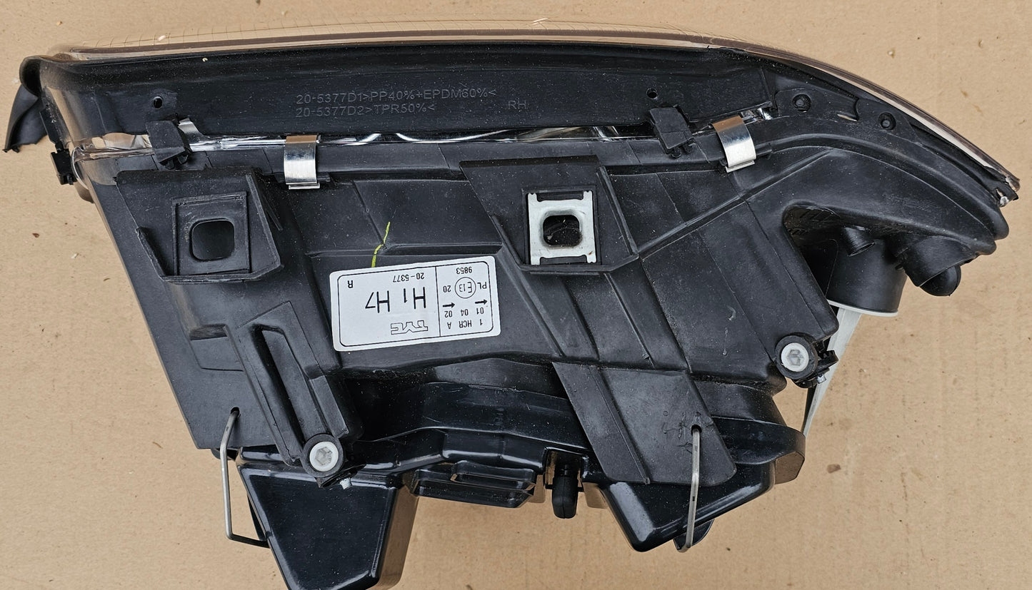 Žaromet sprednji desni-Audi A6 Xenon (novo)