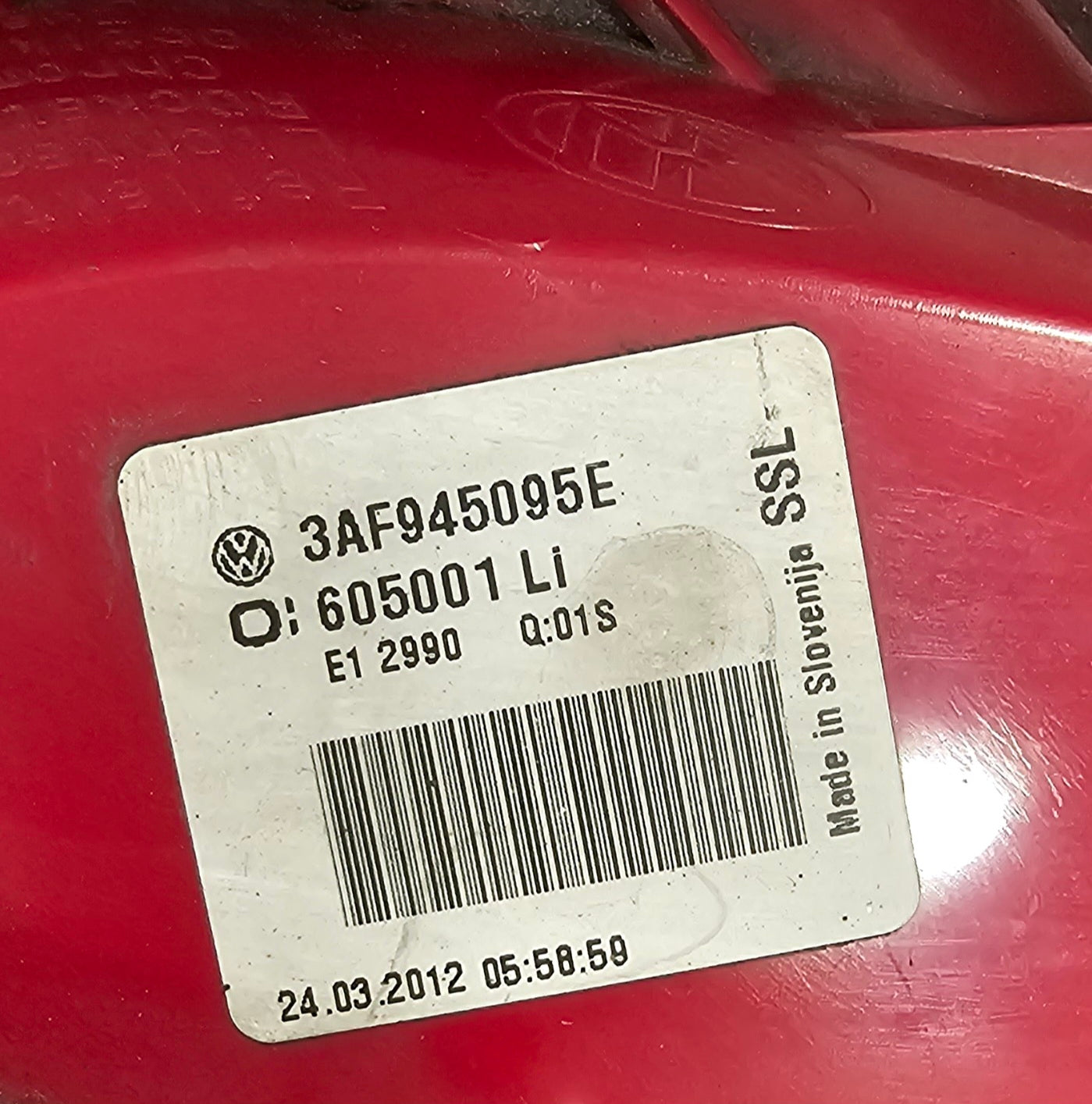 Žaromet zadnji levi VW Passat B7