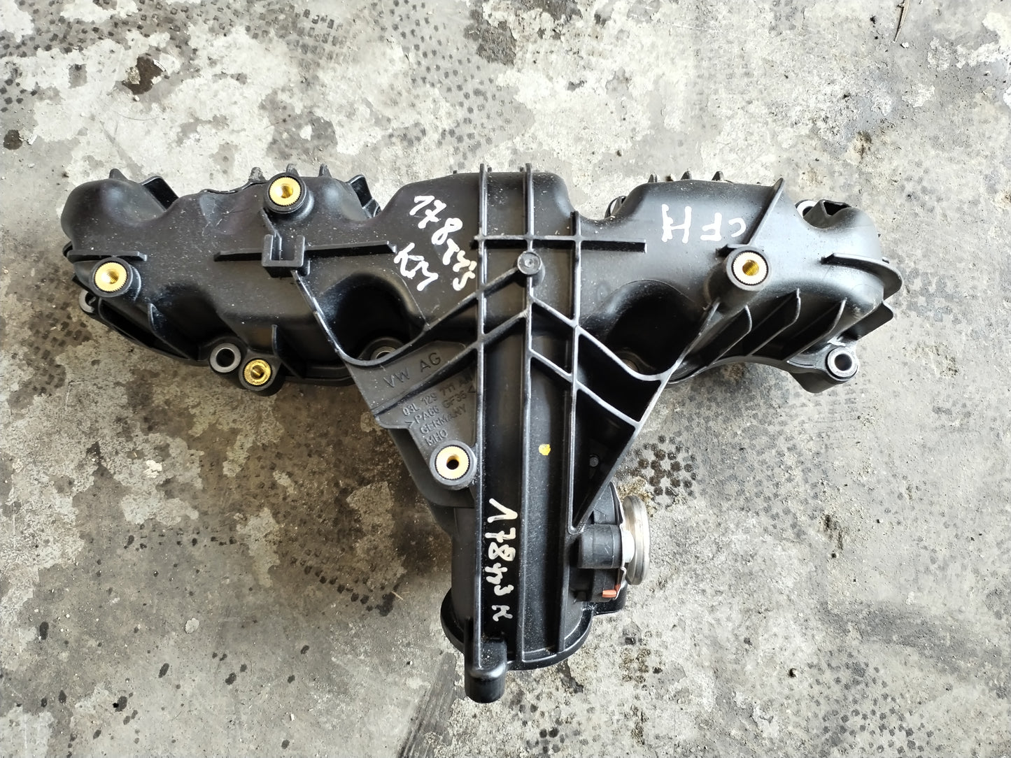 Sesalni kolektor - 2.0 Tdi - VW SEAT SKODA AUDI