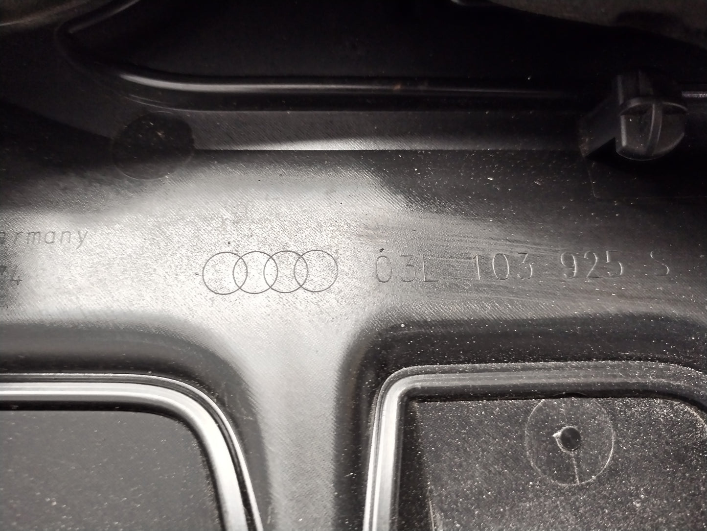 AUDI A3 engine cover