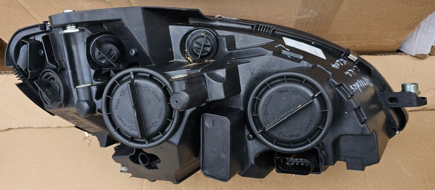 Žaromet sprednji levi-Mercedes C W204 (novo)