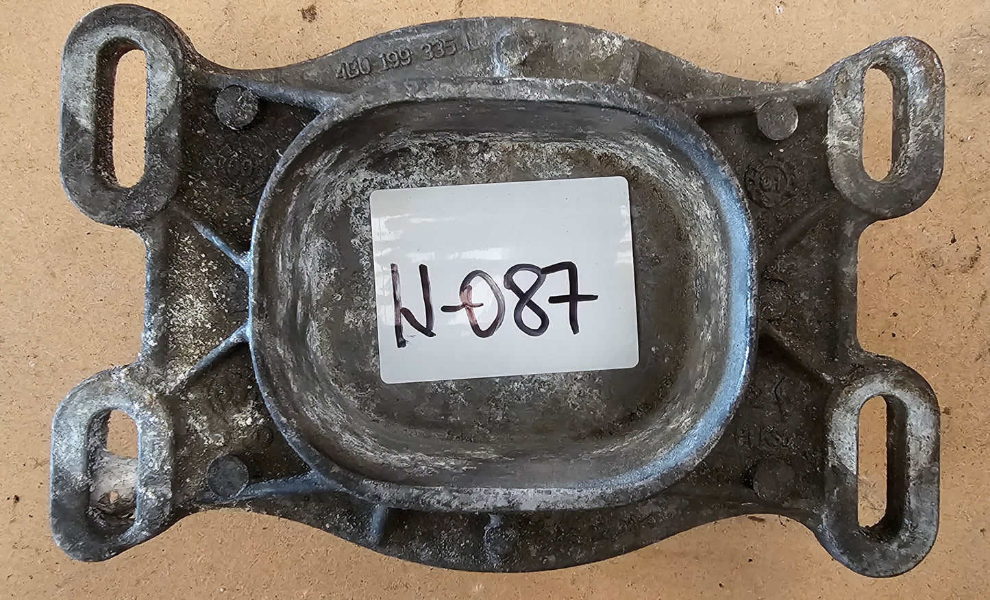 Nosilec motorja-Audi