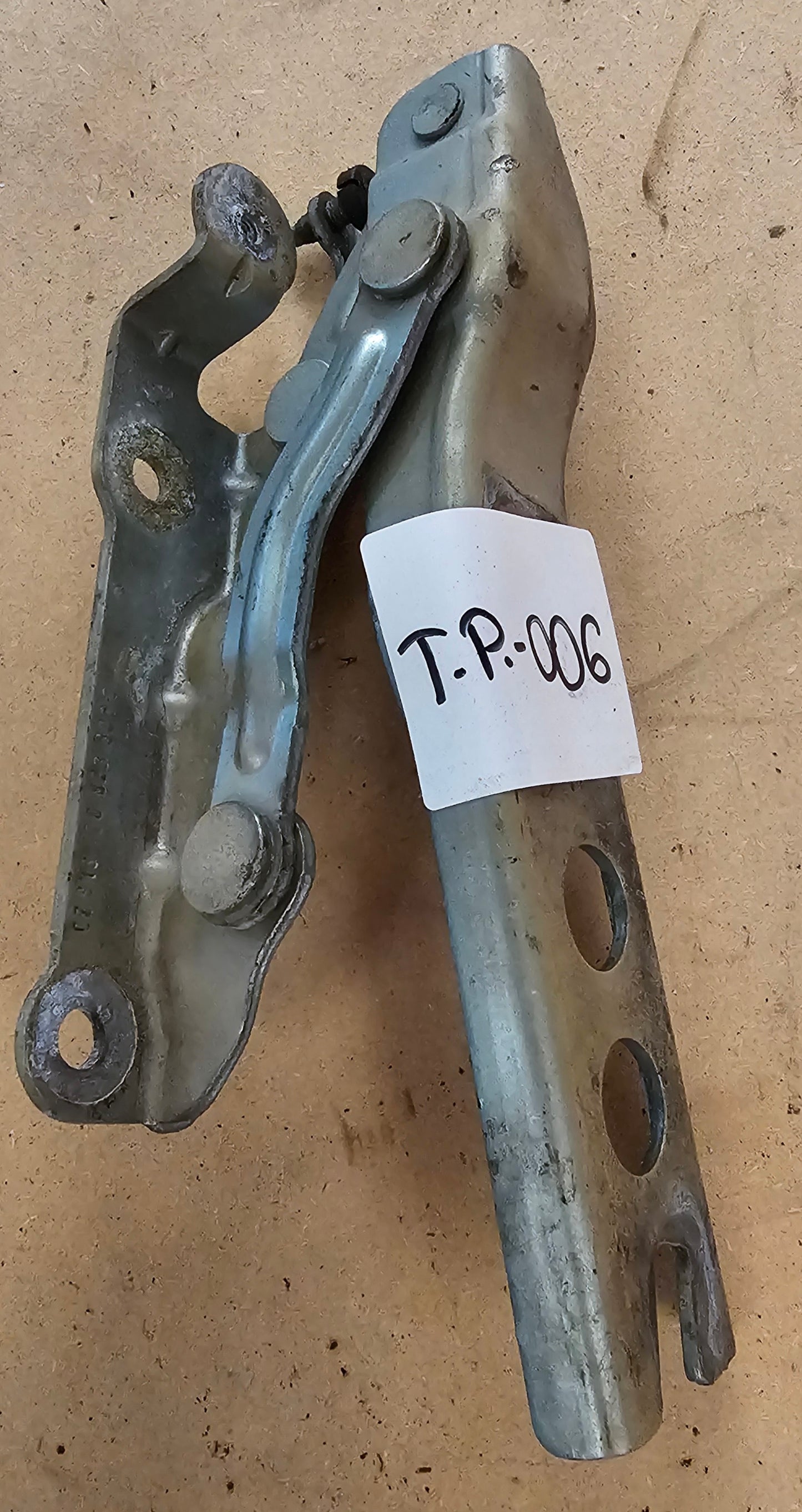 Tečaj pokrova motorja-Škoda Octavia II