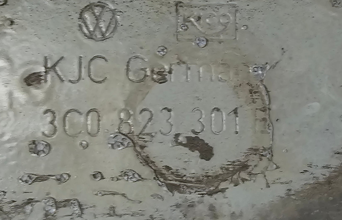 Tečaj pokrova motorja-VW Passat B6