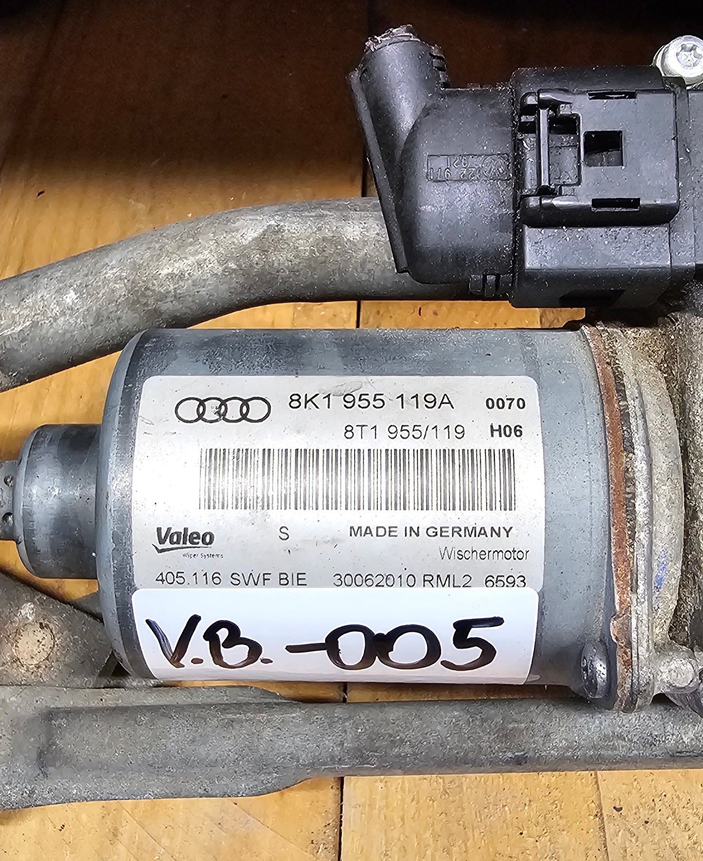 Vodilo brisalcev Audi A4 B8