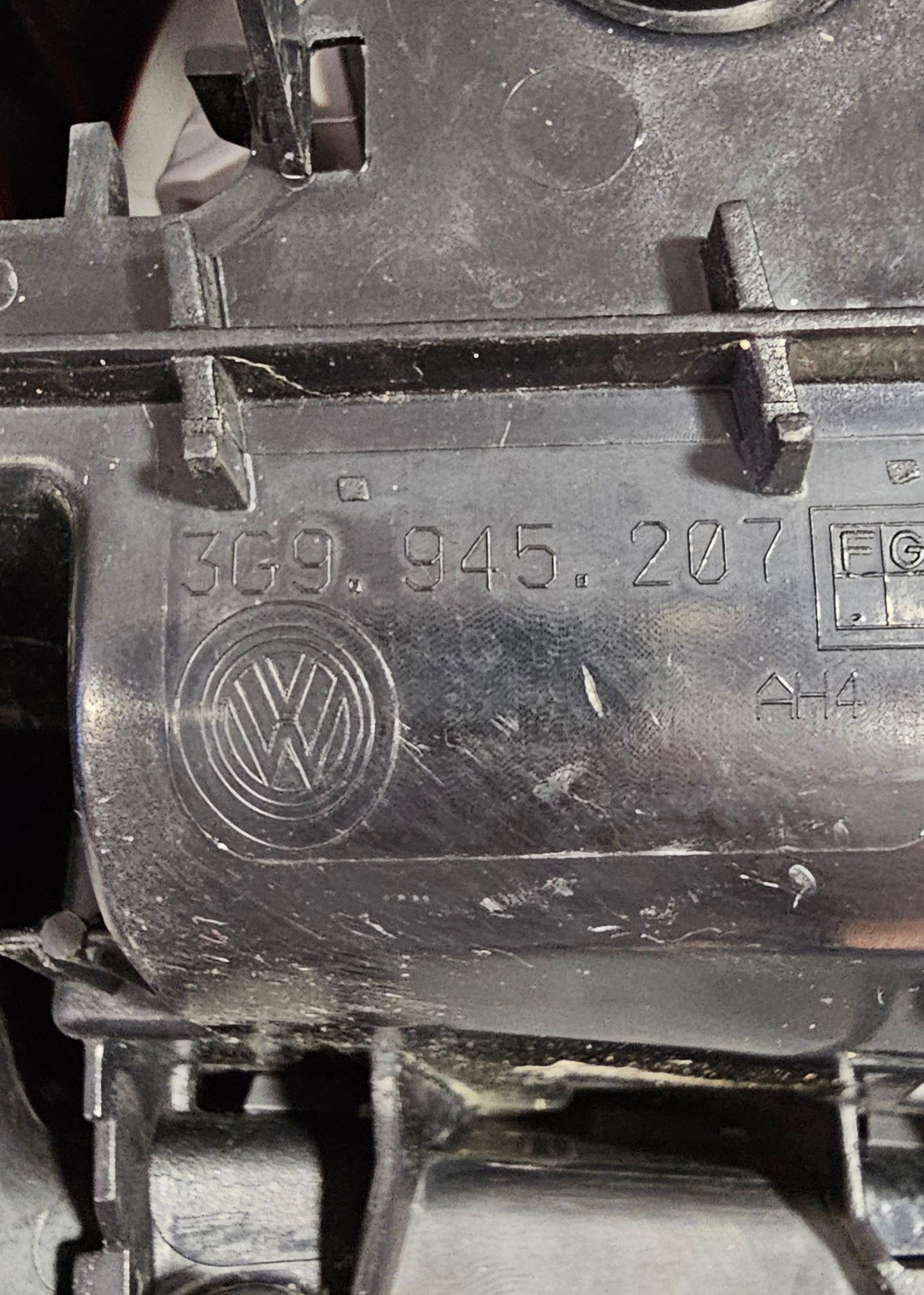 Žaromet zadnji levi VW Passat B8 (poškodovan)