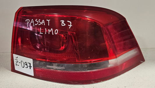 Žaromet zadnji desni VW Passat B7 Limo